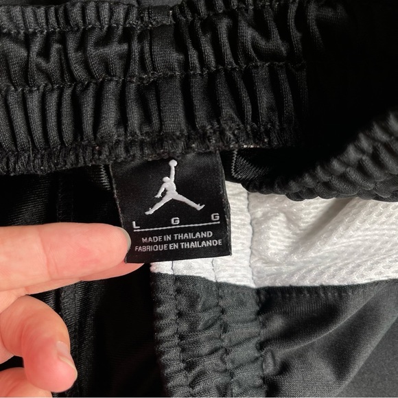Jordan Basketball athletic shorts men’s size large black white green - Picture 7 of 8
